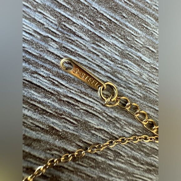 Trendy cross necklace N584 - Picture 4 of 5